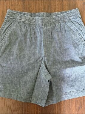 Lands' End Women's pull on chambray shorts, size 6